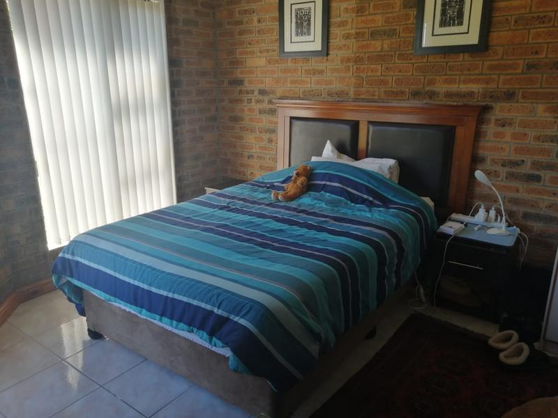 5 Bedroom Property for Sale in Sandbaai Western Cape